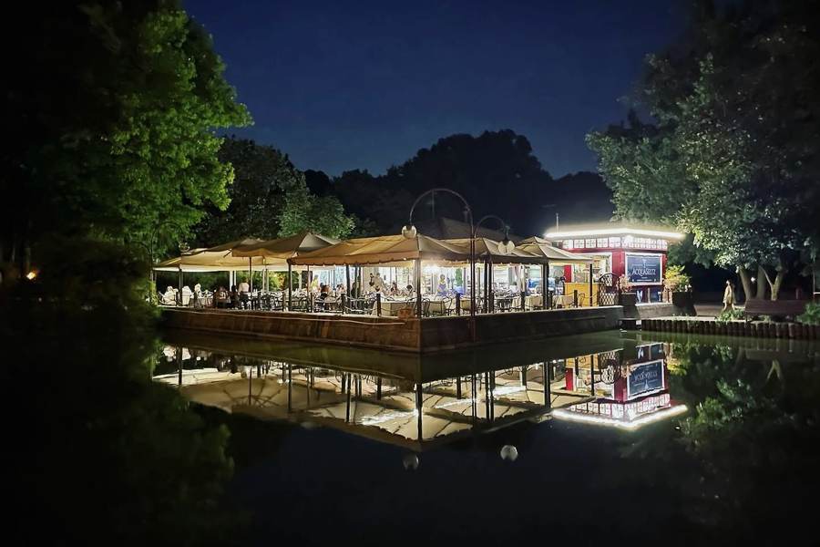 Acquaseltz — the terrace at dusk over the water