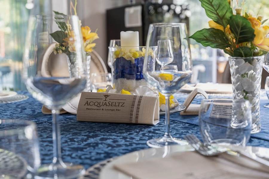 Acquaseltz — a table laid for service